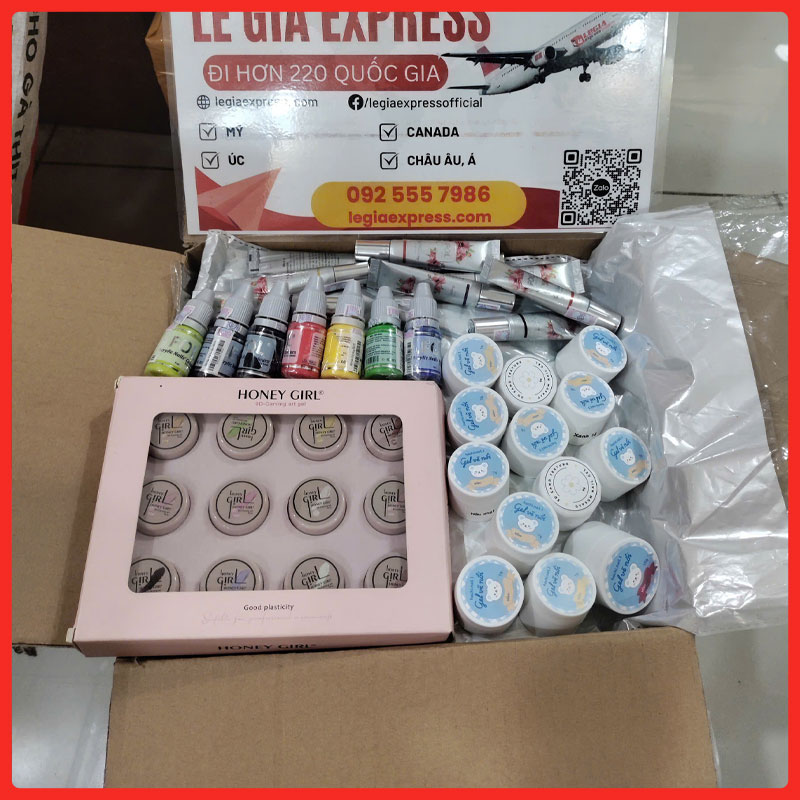 gui-hang-di-canada-tai-quan-phu-nhuan-legiaexpress-6