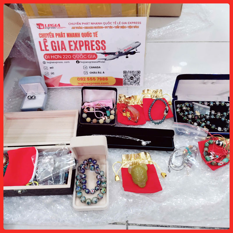 kinh-nghiem-gui-quan-ao-di-canada-legiaexpress-4